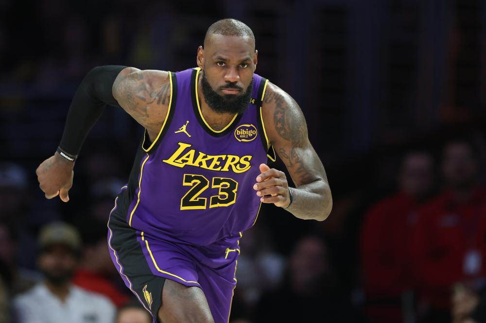 [CBA]八人得分上双 新疆大胜广州.