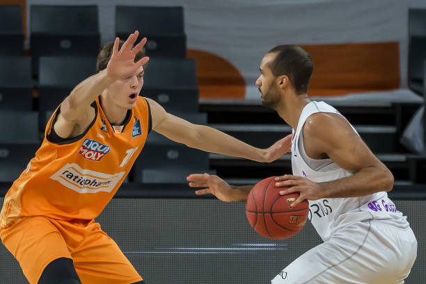 牢牢控住前 牢牢控住前