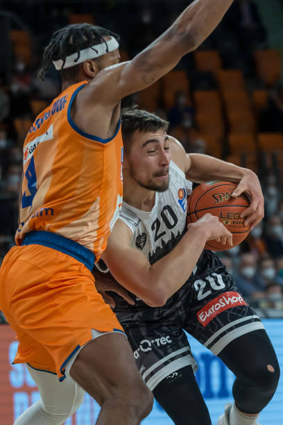 排中前场的 排中前场的