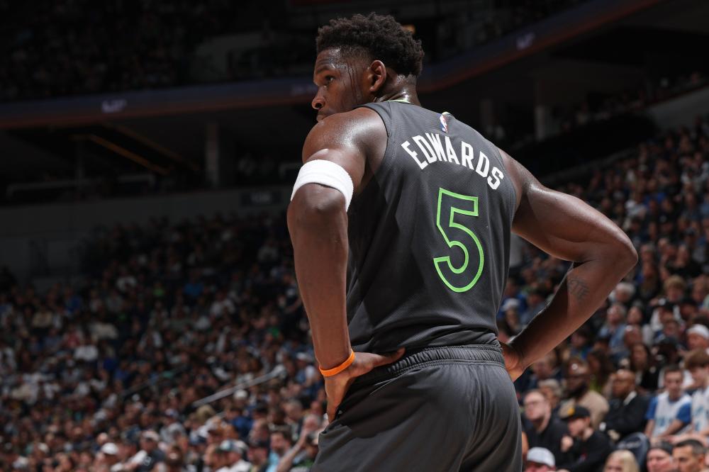 NBA漫谈｜赛季技犯第二多，仅次于狄龙！东契奇为何总是容易技犯？（NBA杂谈：东契奇本季技术犯规次数仅次狄龙，他为何频频吃T？）